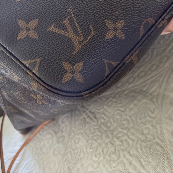 Louis Vuitton Neverfull MM Cerise - Picture 3 of 16